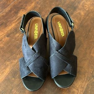 Unr8ed Black Wedges
